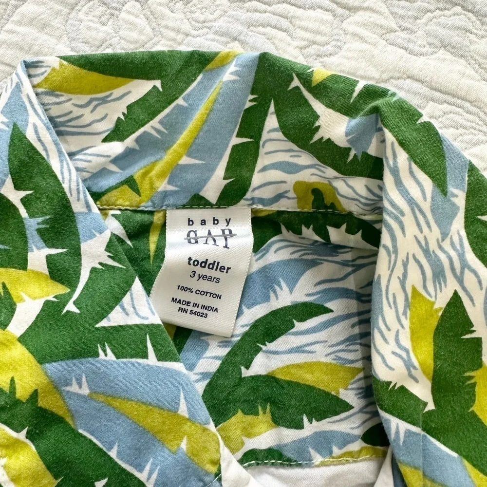 Gap 3T boy button down vacation short sleeve shirt toddler palm trees Hawaiian